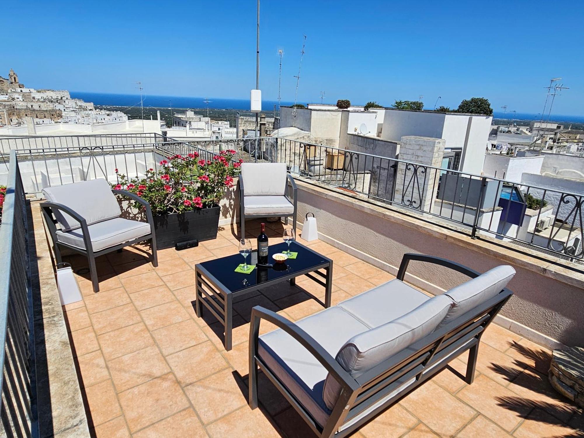 Casa Josephina - Three Level Stone Home With Balcony, 2 Roof Terraces & Sea Views Ostuni Bilik gambar