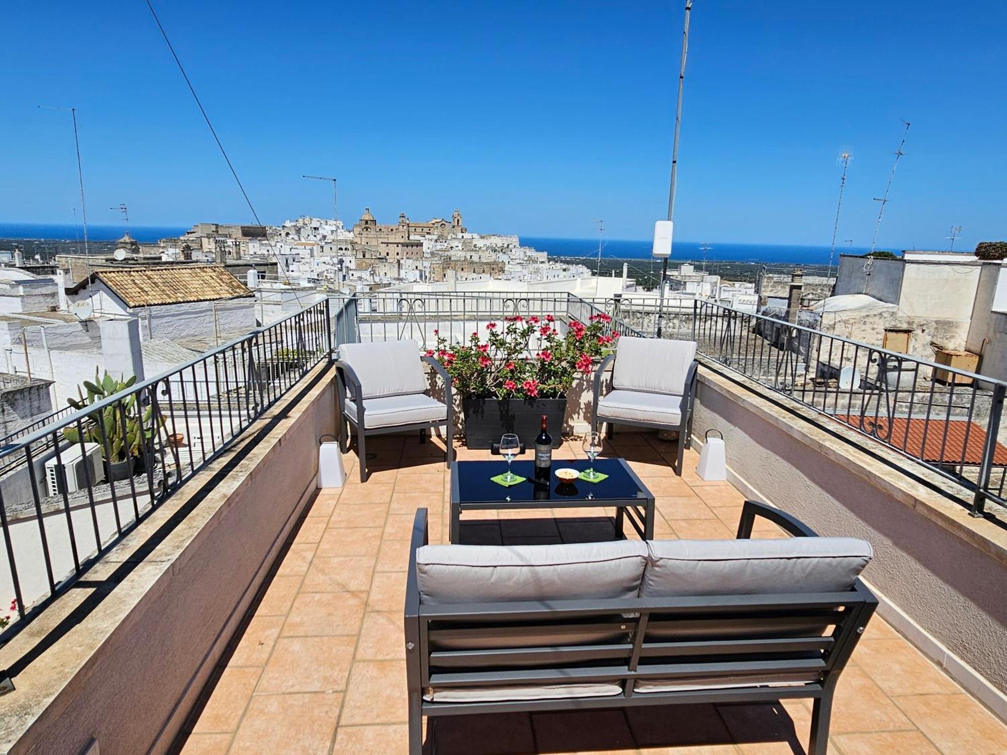 Casa Josephina - Three Level Stone Home With Balcony, 2 Roof Terraces & Sea Views Ostuni Bilik gambar